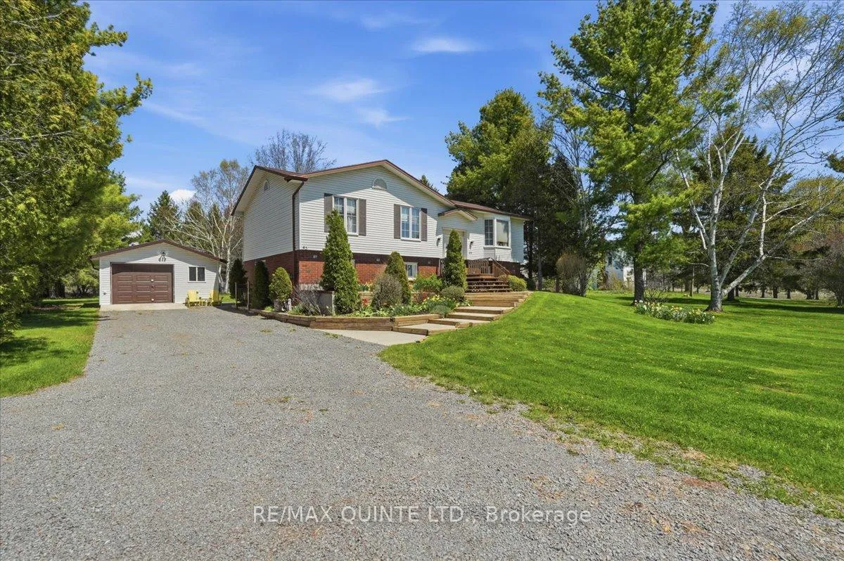 Photo 3 of 45 Shannon Road, Prince Edward County, Bloomfield Ward — HOMEH
