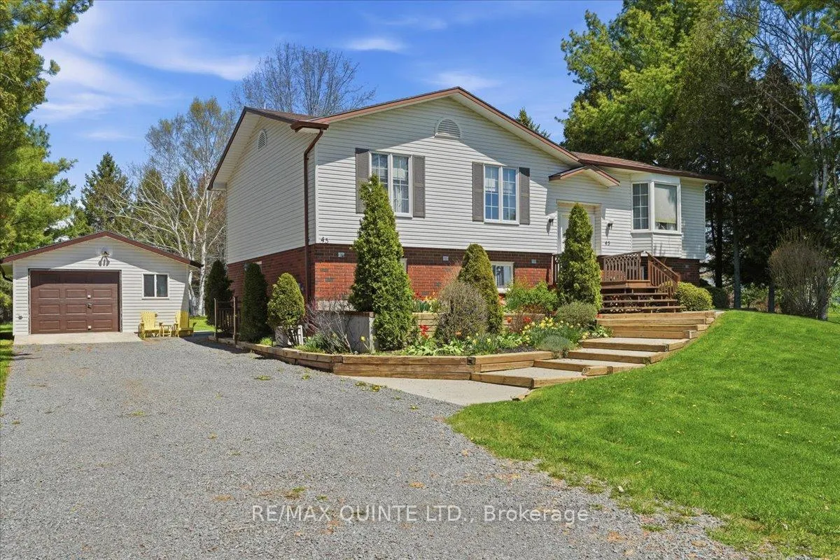 Photo 4 of 45 Shannon Road, Prince Edward County, Bloomfield Ward — HOMEH