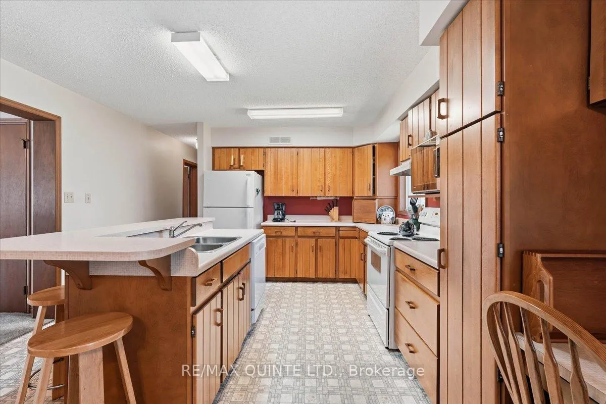Photo 13 of 45 Shannon Road, Prince Edward County, Bloomfield Ward — HOMEH