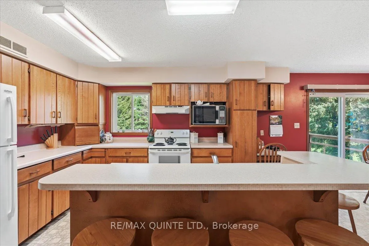 Photo 15 of 45 Shannon Road, Prince Edward County, Bloomfield Ward — HOMEH