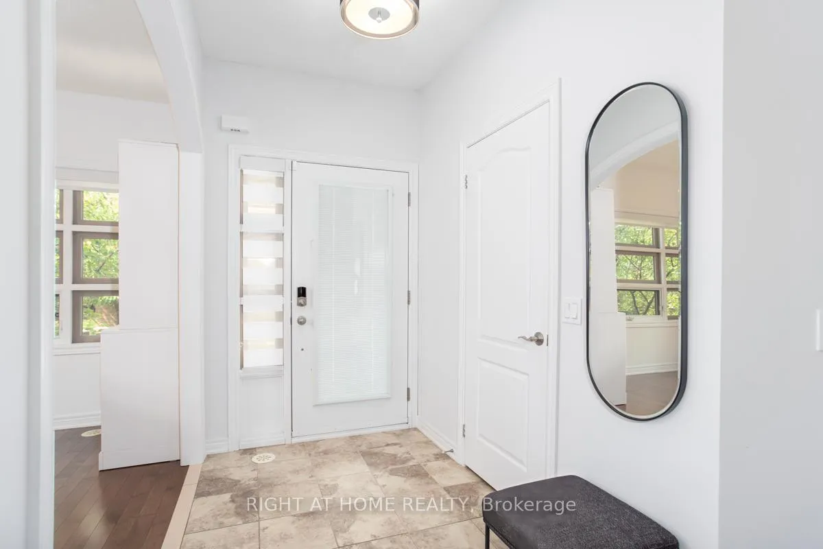 Photo 4 of Unit 28, 2460 Prince Michael Drive, Oakville, Joshua Creek — HOMEH