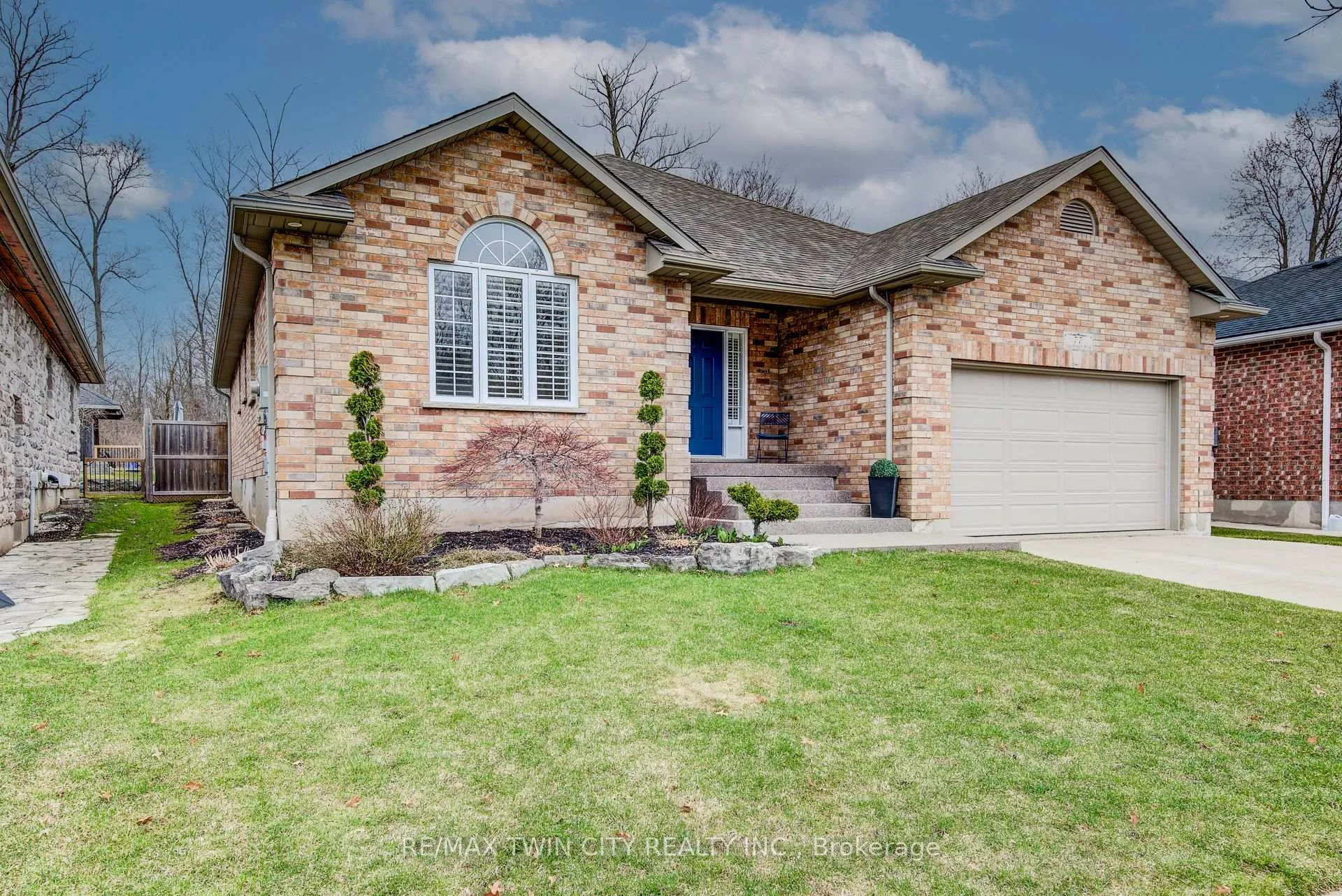 Photo 3 of 77 Laschinger Boulevard, Wilmot, New Hamburg — HOMEH