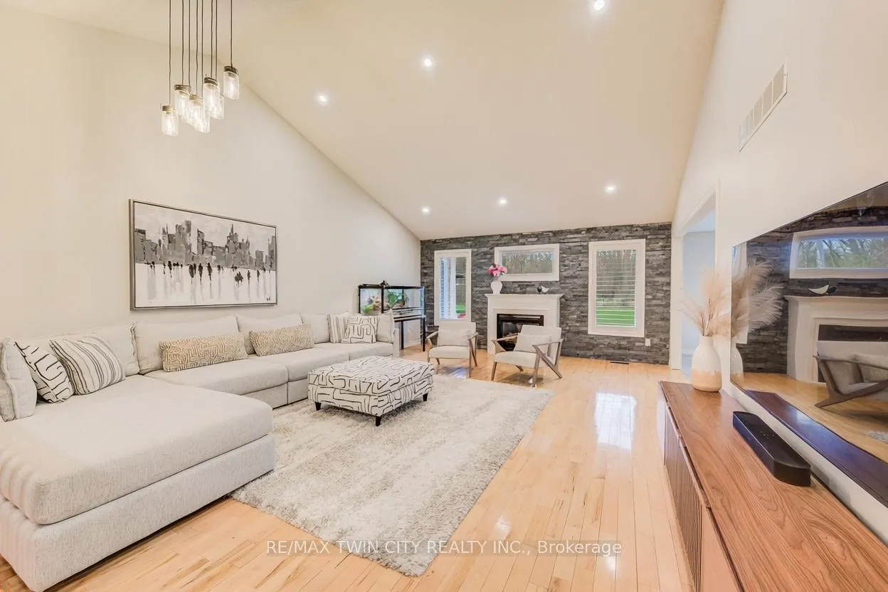 Photo 8 of 77 Laschinger Boulevard, Wilmot, New Hamburg — HOMEH