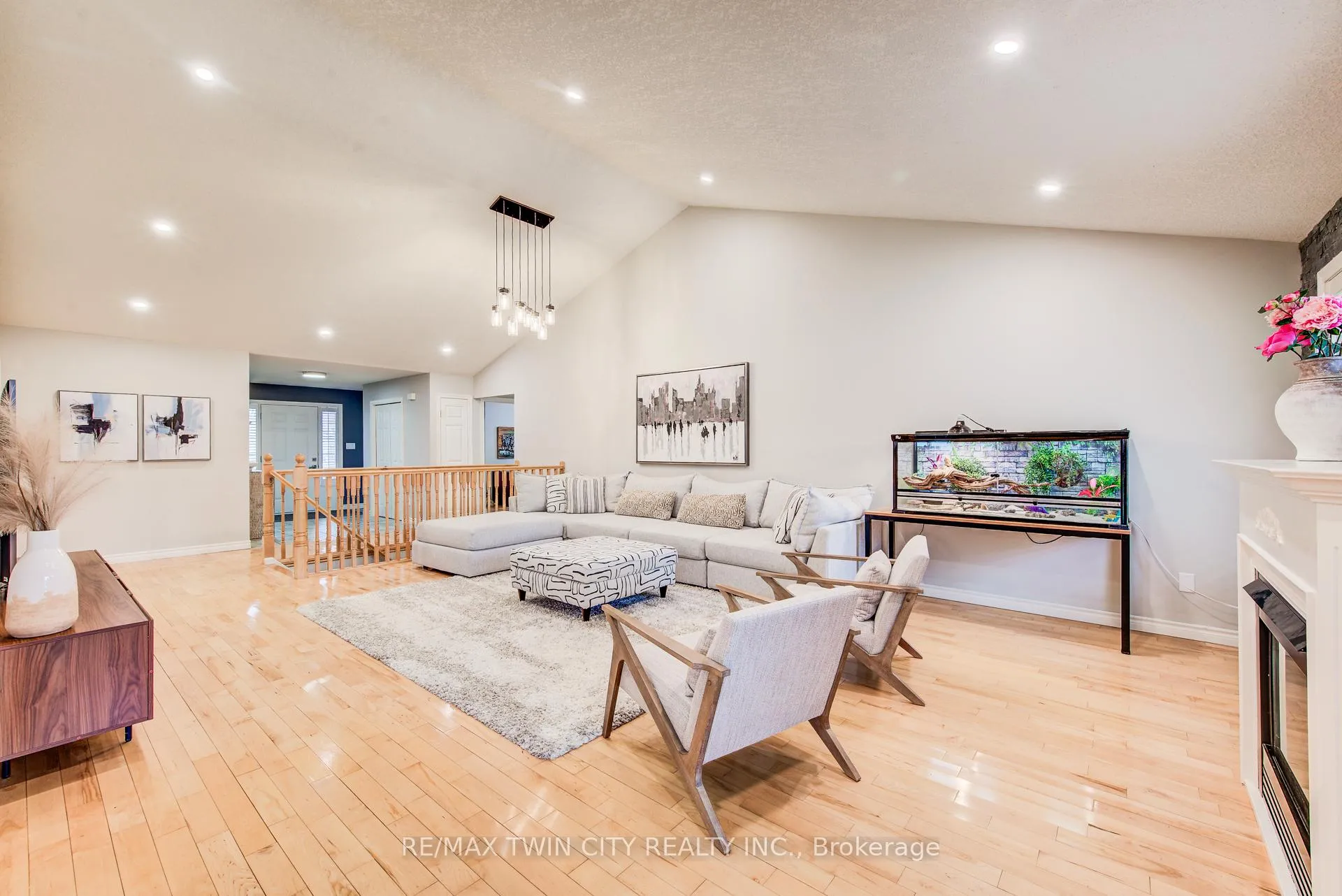 Photo 10 of 77 Laschinger Boulevard, Wilmot, New Hamburg — HOMEH