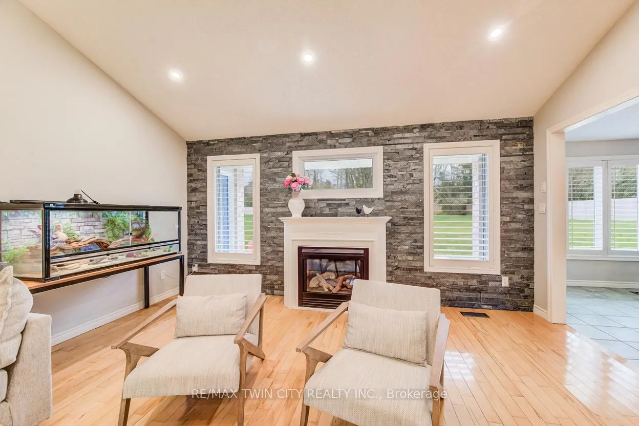 Photo 11 of 77 Laschinger Boulevard, Wilmot, New Hamburg — HOMEH