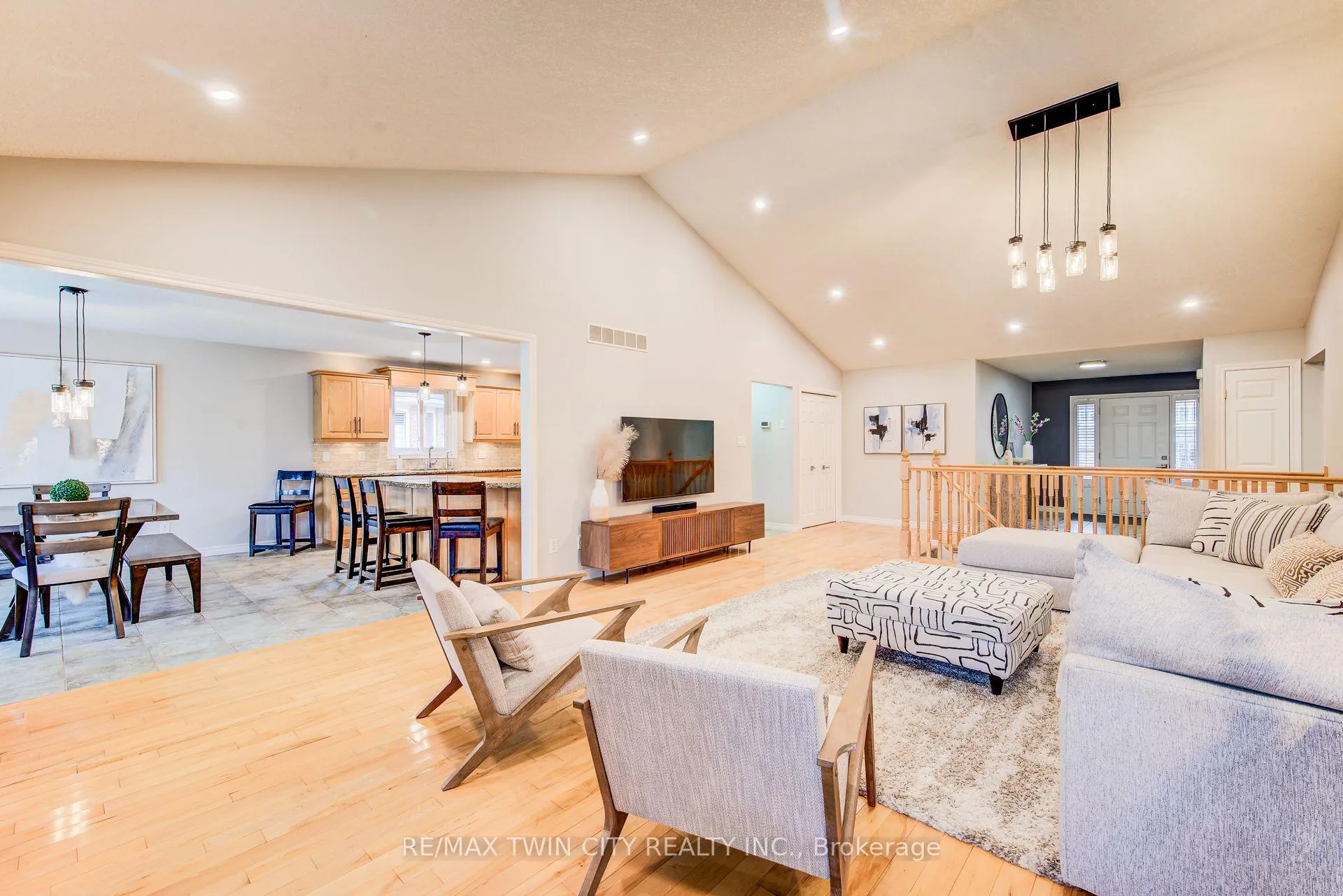 Photo 12 of 77 Laschinger Boulevard, Wilmot, New Hamburg — HOMEH