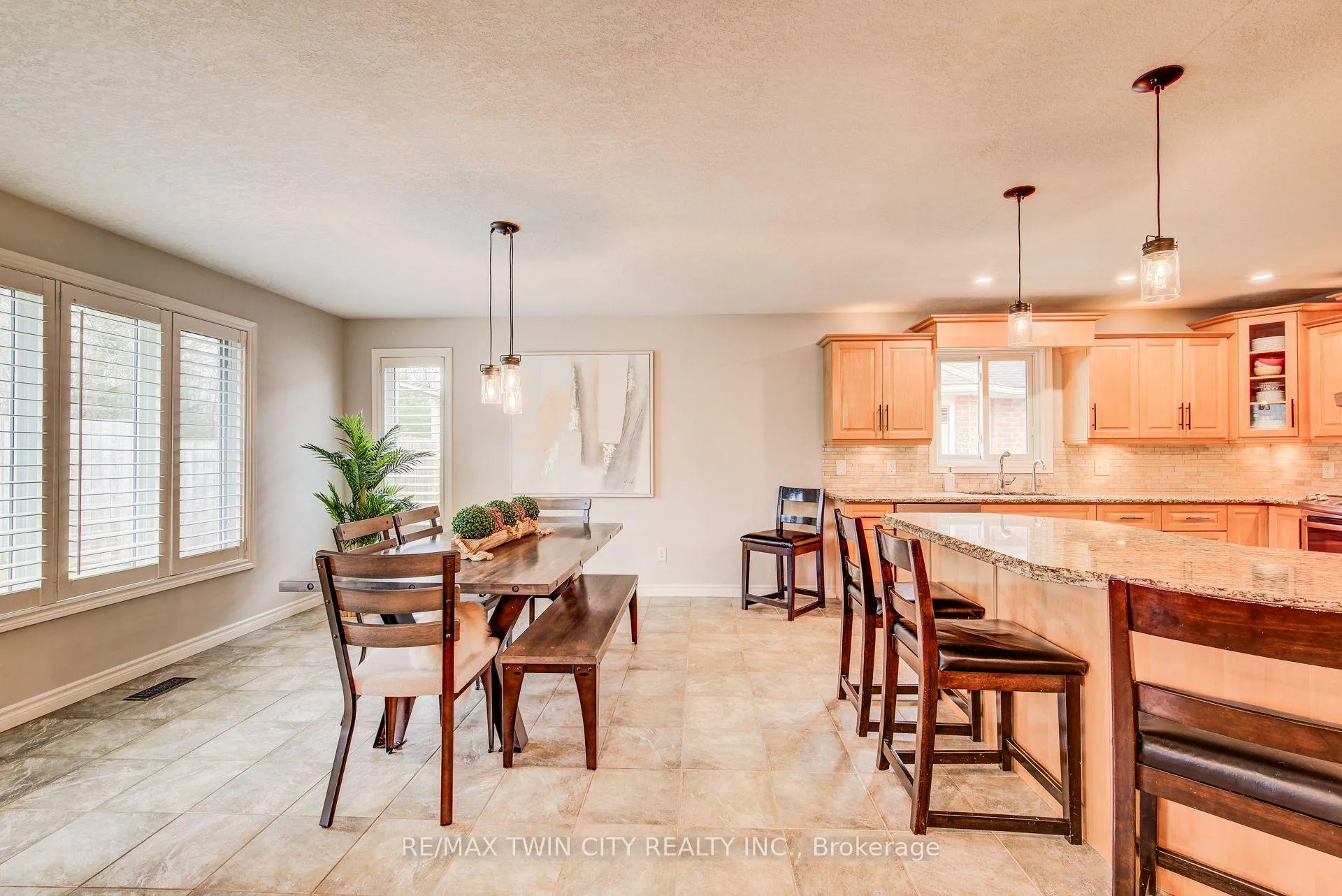 Photo 13 of 77 Laschinger Boulevard, Wilmot, New Hamburg — HOMEH