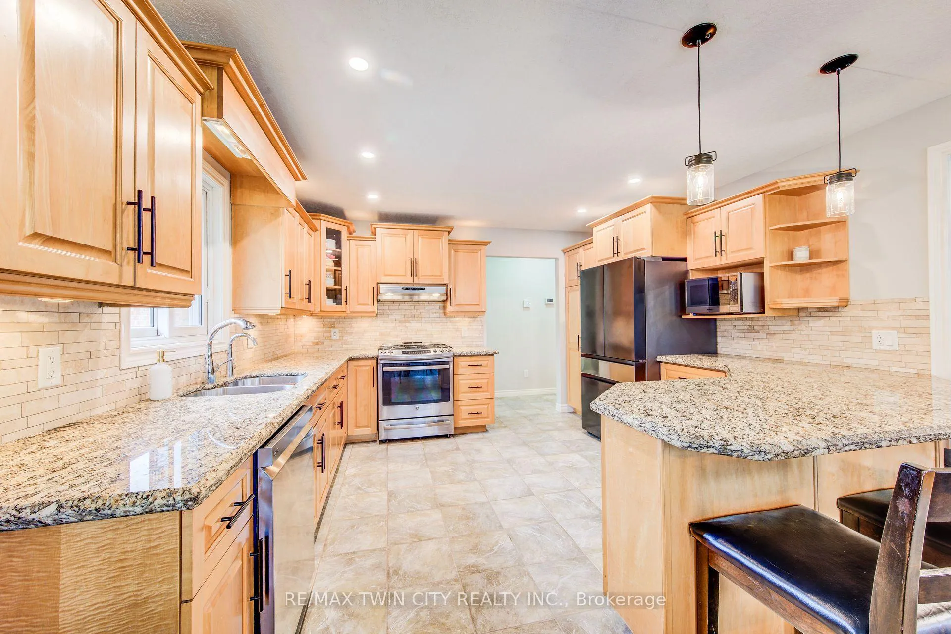 Photo 16 of 77 Laschinger Boulevard, Wilmot, New Hamburg — HOMEH