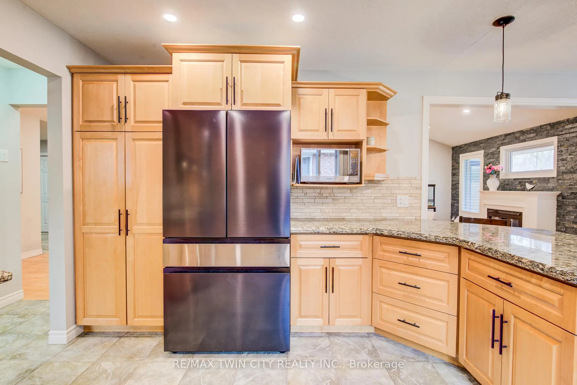 Photo 18 of 77 Laschinger Boulevard, Wilmot, New Hamburg — HOMEH