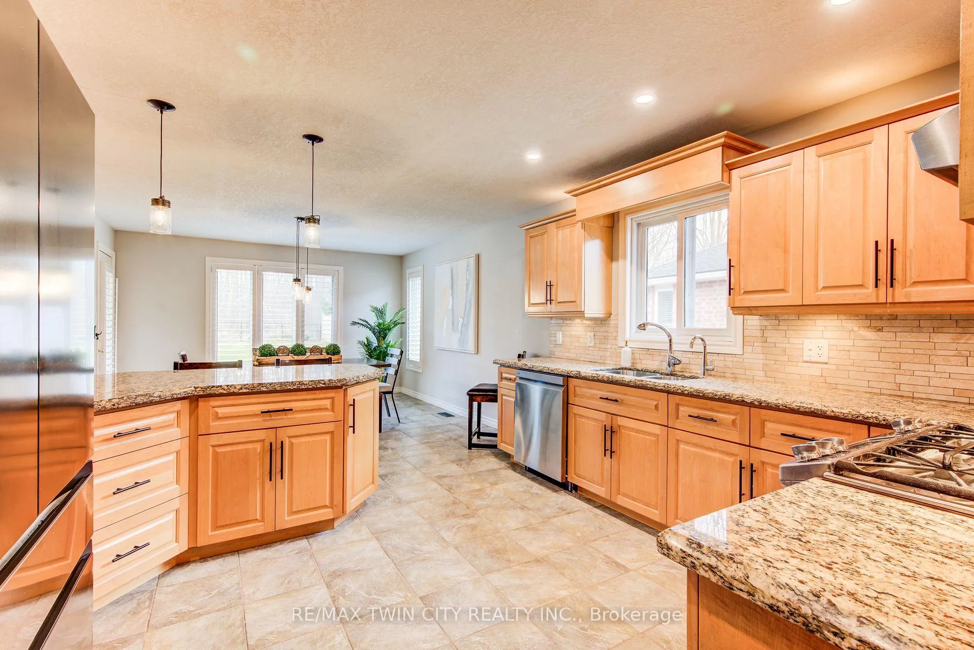Photo 19 of 77 Laschinger Boulevard, Wilmot, New Hamburg — HOMEH