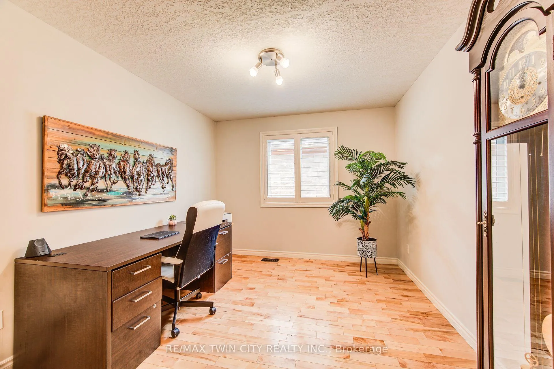 Photo 21 of 77 Laschinger Boulevard, Wilmot, New Hamburg — HOMEH