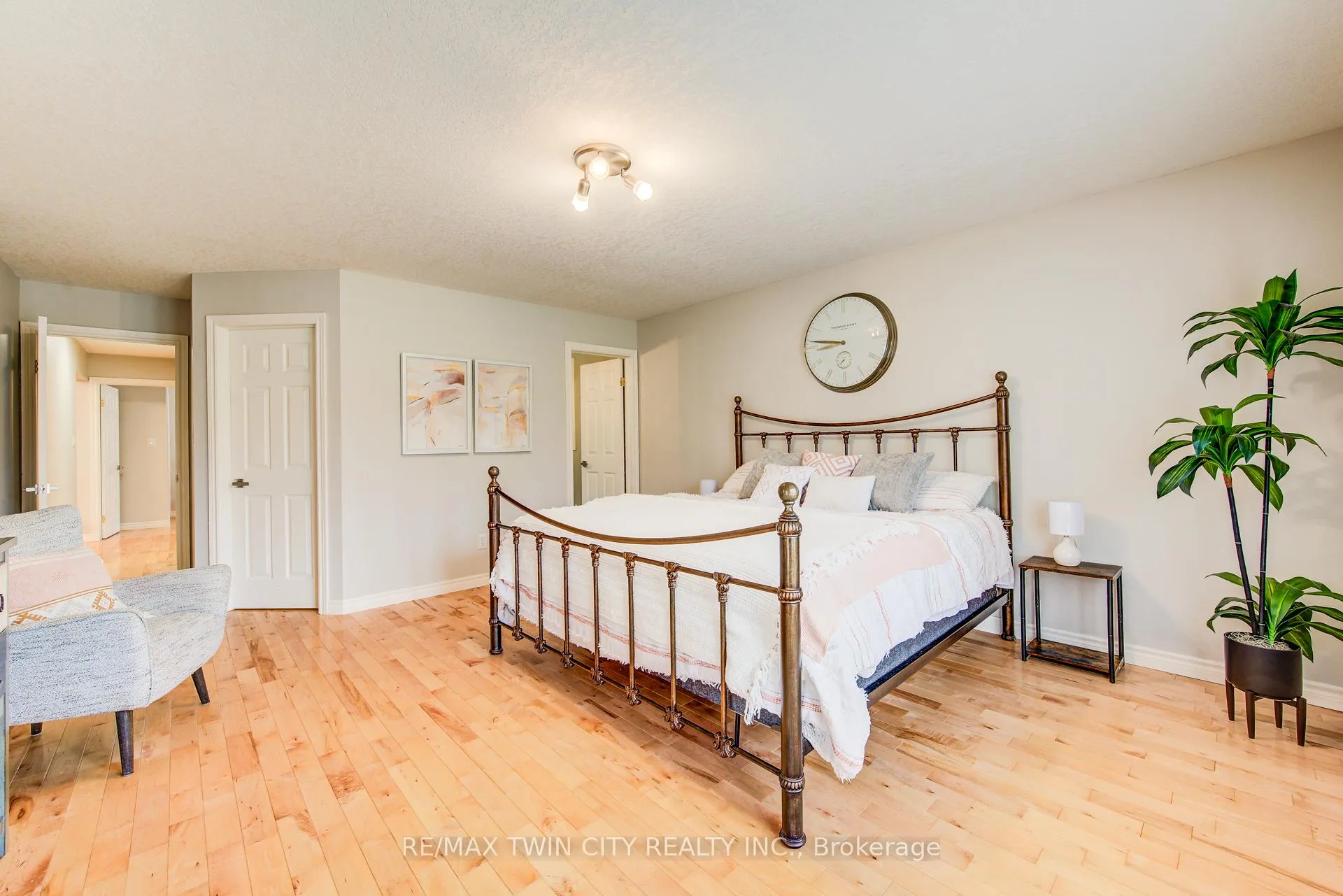 Photo 24 of 77 Laschinger Boulevard, Wilmot, New Hamburg — HOMEH