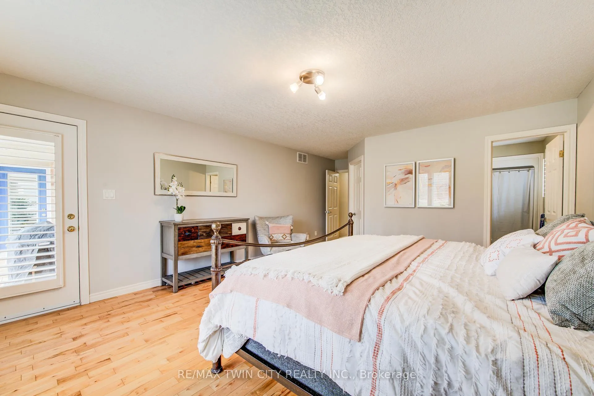Photo 25 of 77 Laschinger Boulevard, Wilmot, New Hamburg — HOMEH