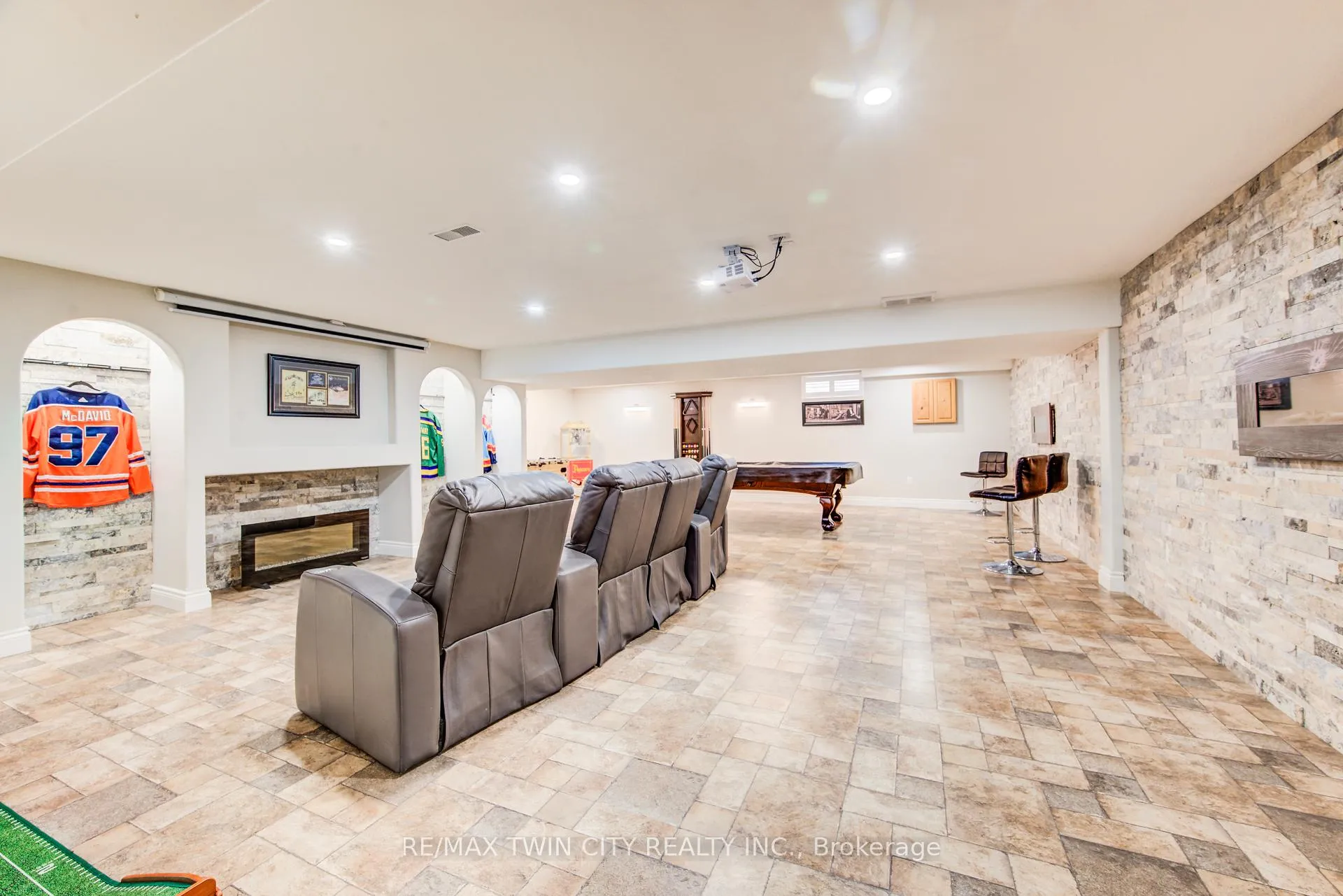 Photo 31 of 77 Laschinger Boulevard, Wilmot, New Hamburg — HOMEH