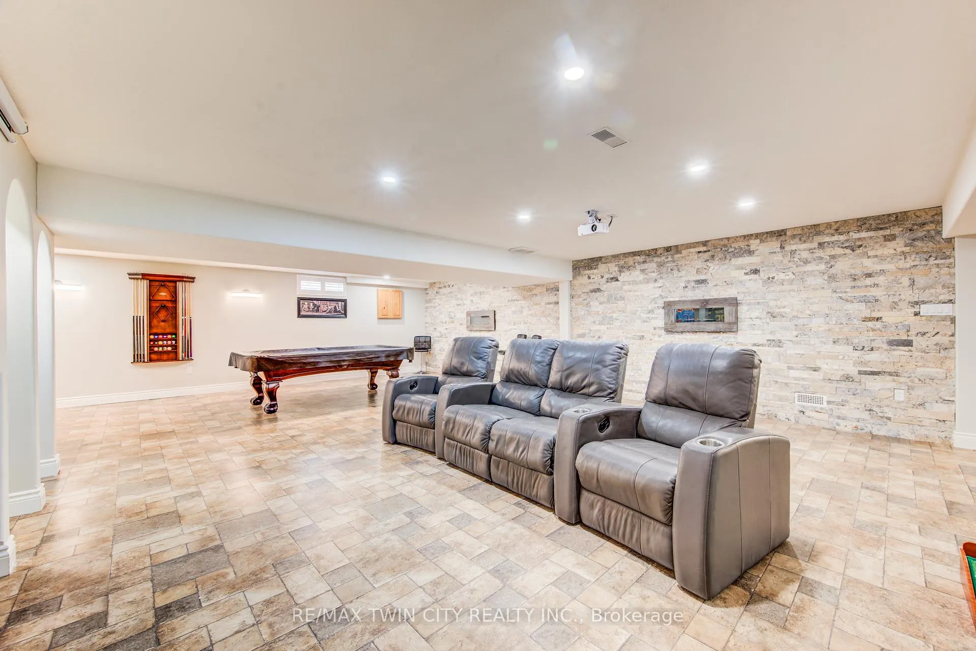 Photo 32 of 77 Laschinger Boulevard, Wilmot, New Hamburg — HOMEH