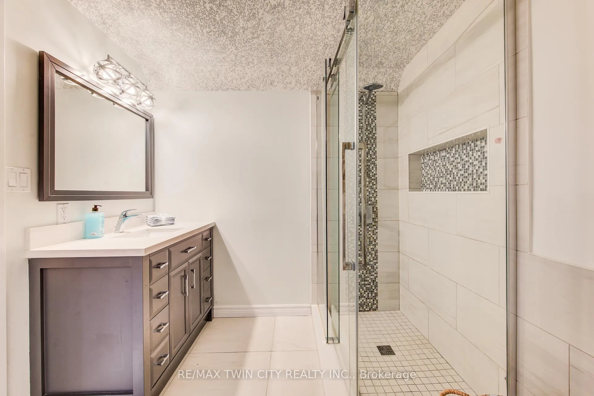 Photo 36 of 77 Laschinger Boulevard, Wilmot, New Hamburg — HOMEH