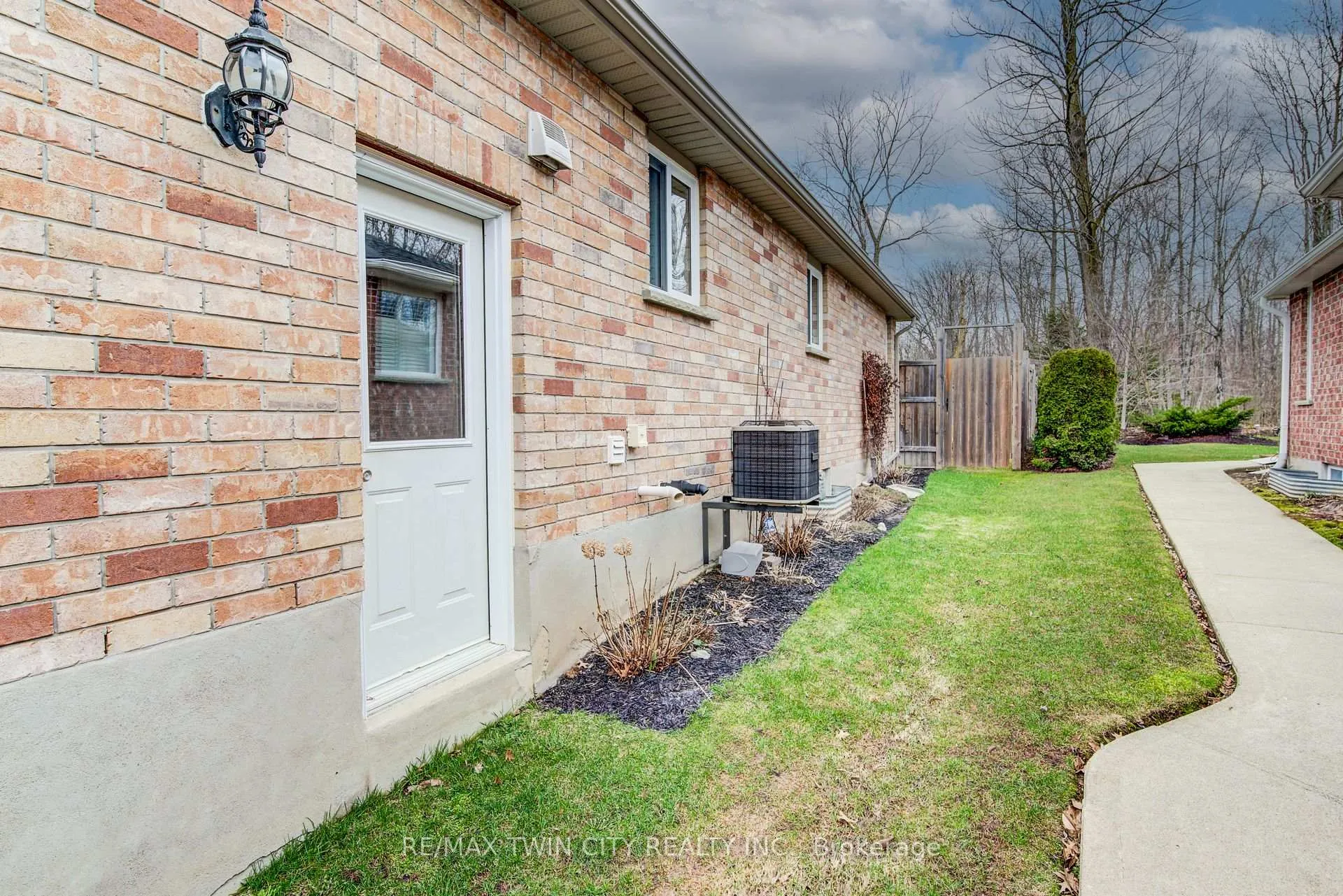Photo 40 of 77 Laschinger Boulevard, Wilmot, New Hamburg — HOMEH