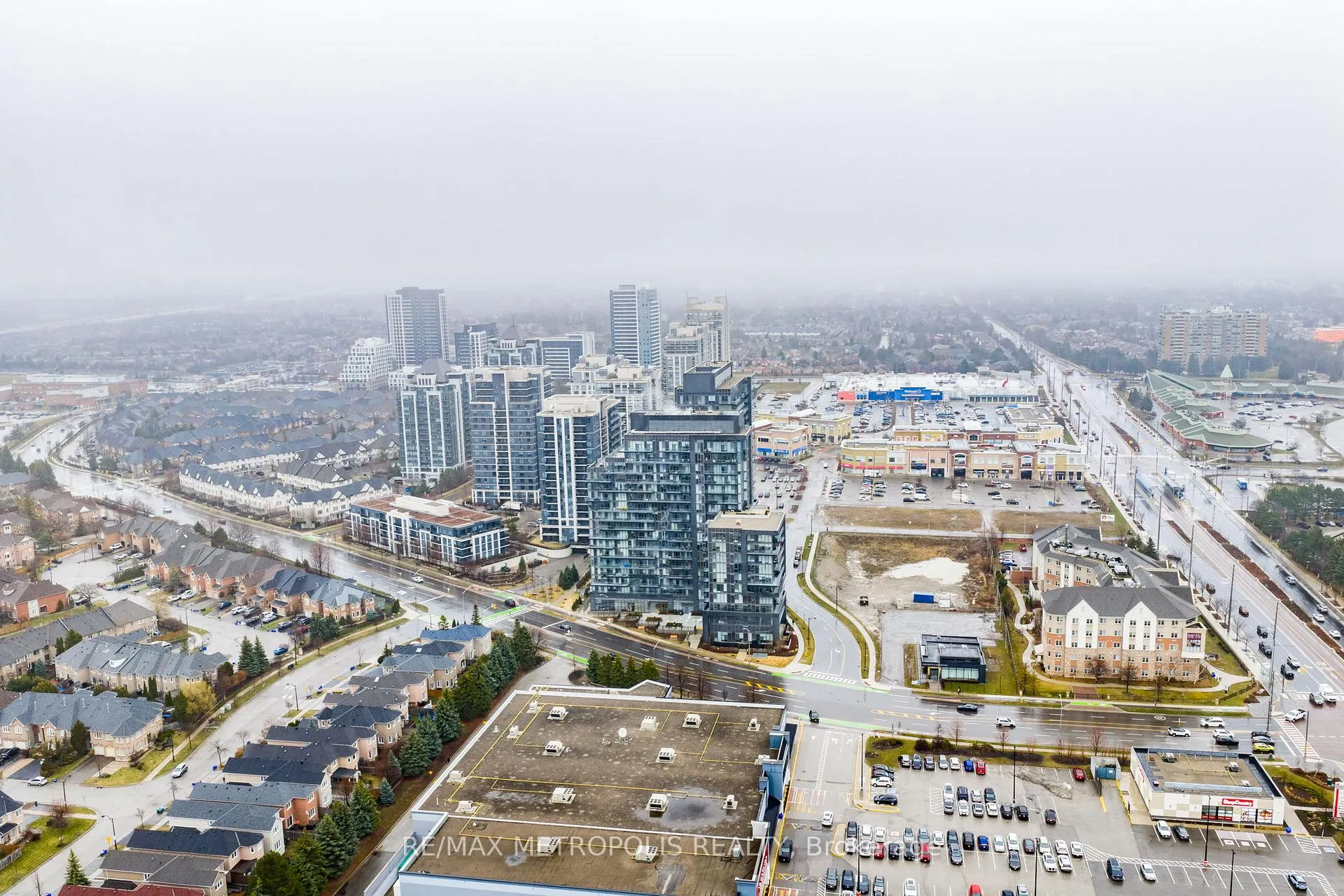 Front of Unit 509W, 10 Gatineau Drive