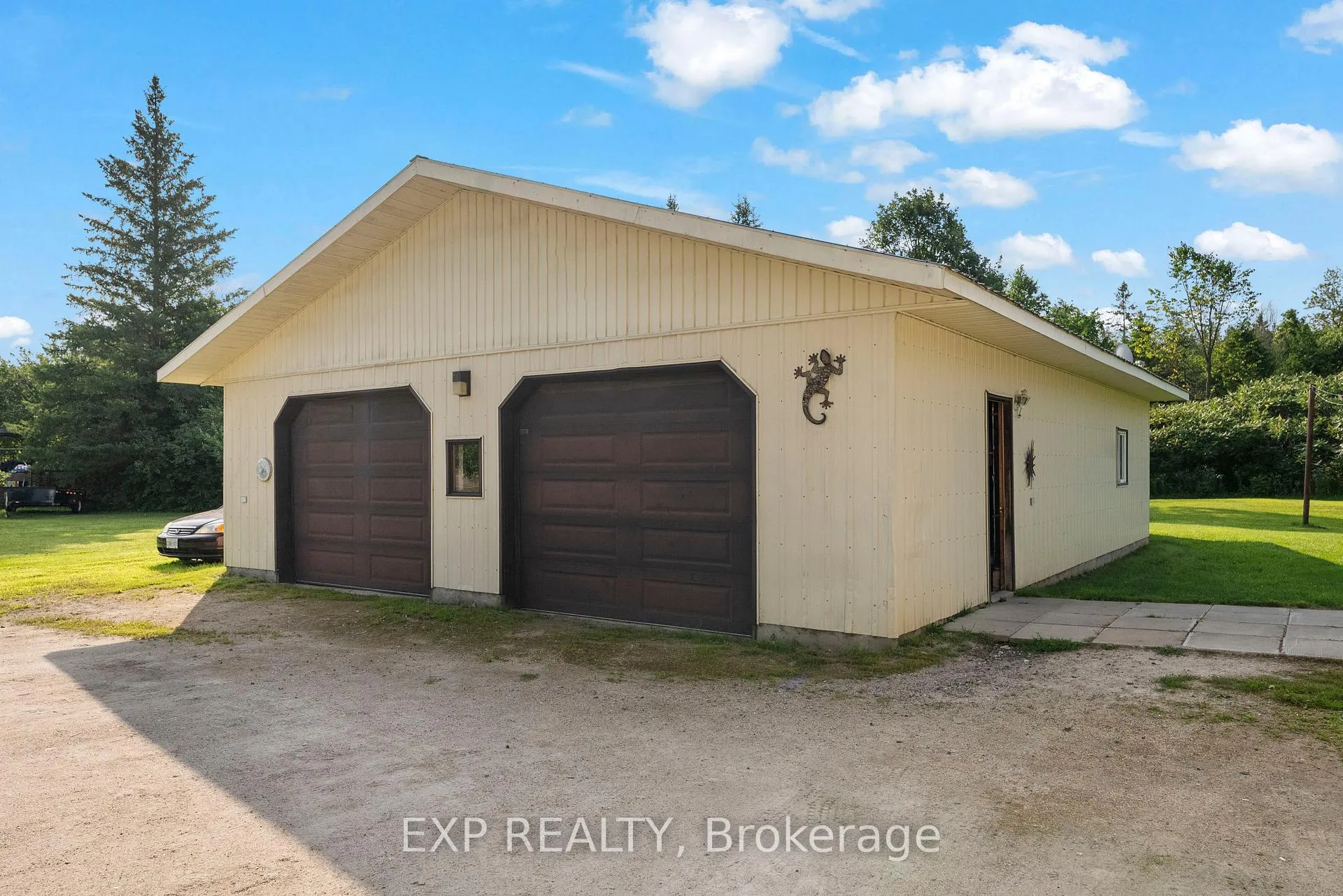 Photo 3 of 2427 Lochwinnoch Road, Horton, Horton Twp — HOMEH