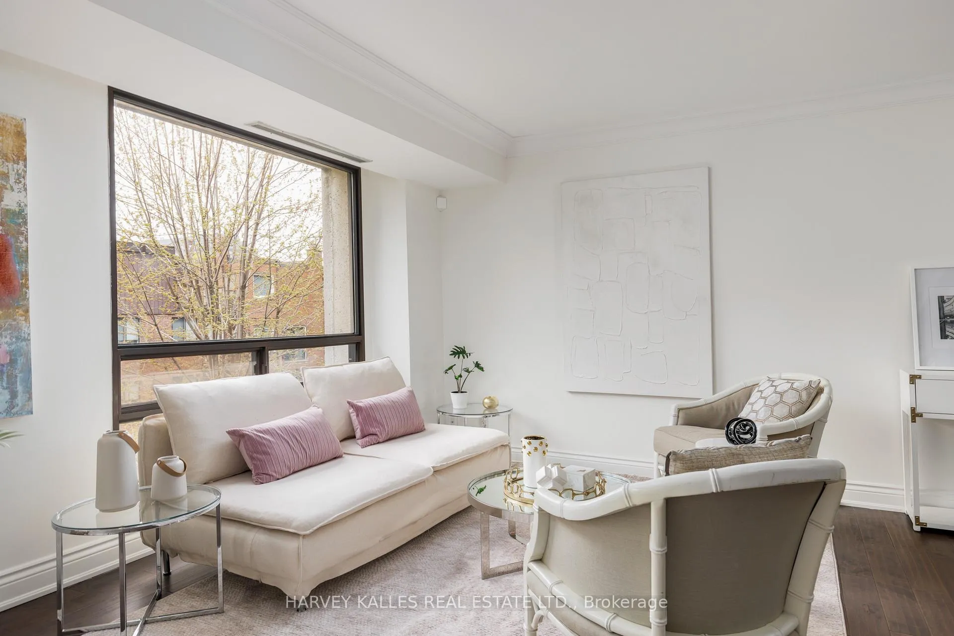 Photo 6 of Unit 307, 447 Walmer Road, Toronto, Forest Hill South — HOMEH