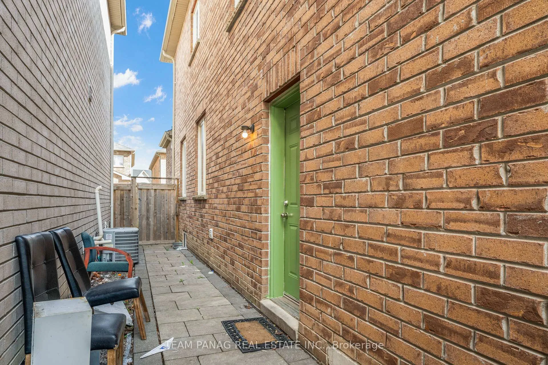 Photo 6 of Unit Basement, 58 Meltwater Crescent, Brampton, Bram East — HOMEH