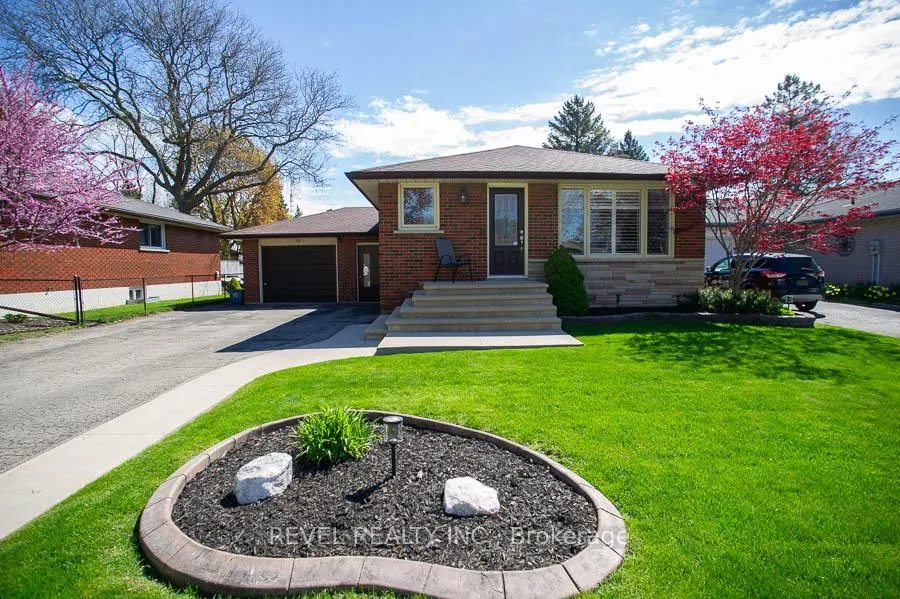 Photo 2 of 59 Wiltshire Drive, Brantford — HOMEH