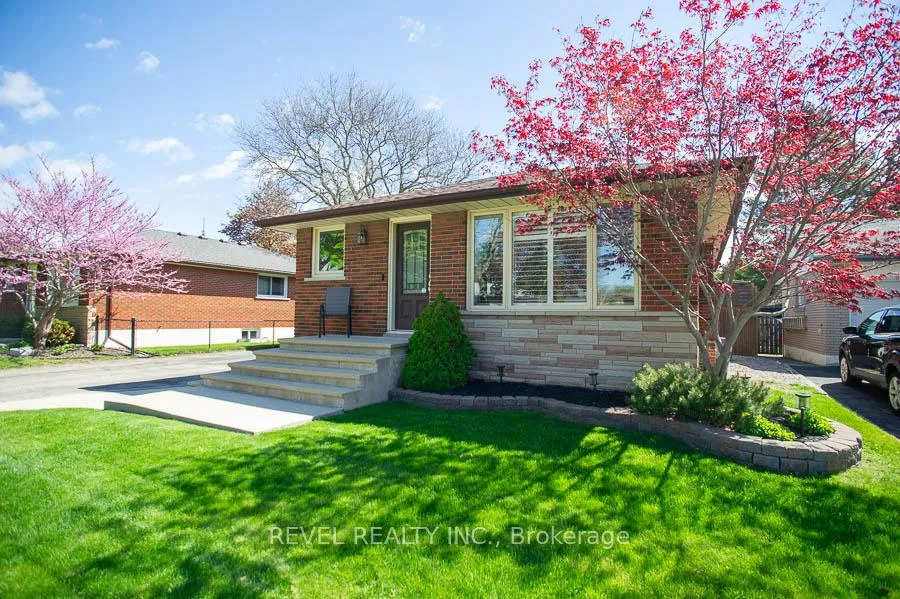 Photo 4 of 59 Wiltshire Drive, Brantford — HOMEH
