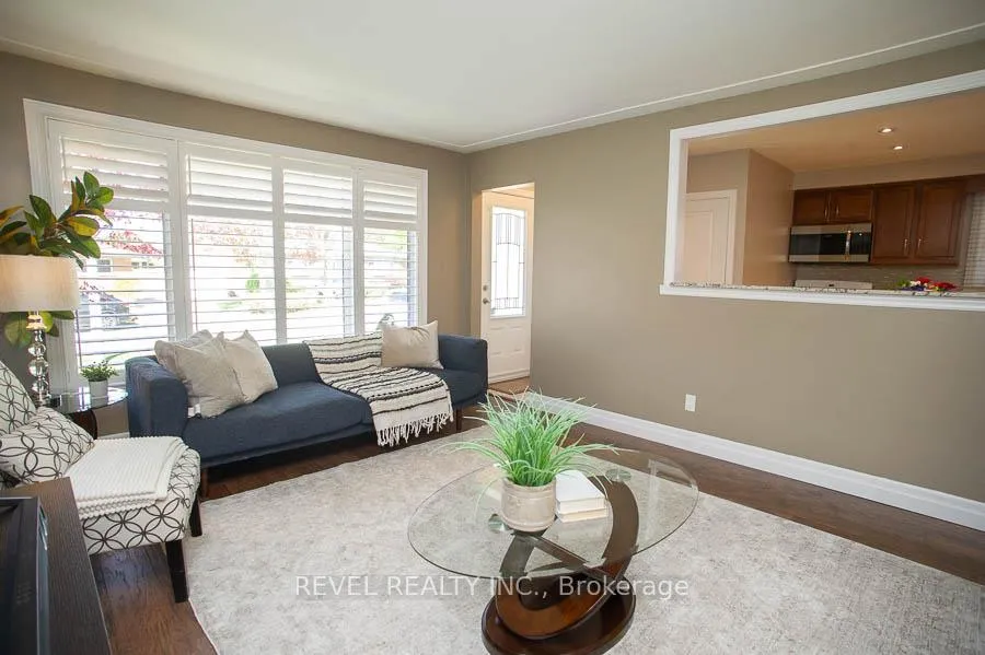 Photo 5 of 59 Wiltshire Drive, Brantford — HOMEH