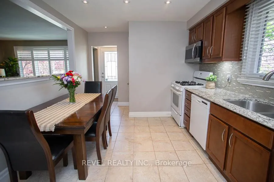 Photo 8 of 59 Wiltshire Drive, Brantford — HOMEH