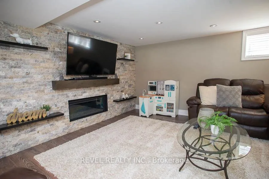 Photo 20 of 59 Wiltshire Drive, Brantford — HOMEH