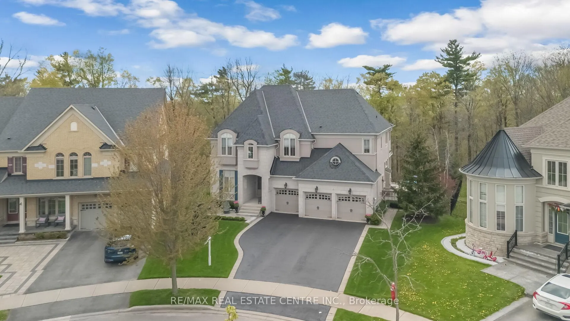 Photo 2 of 14 Canis Street, Brampton, Credit Valley — HOMEH