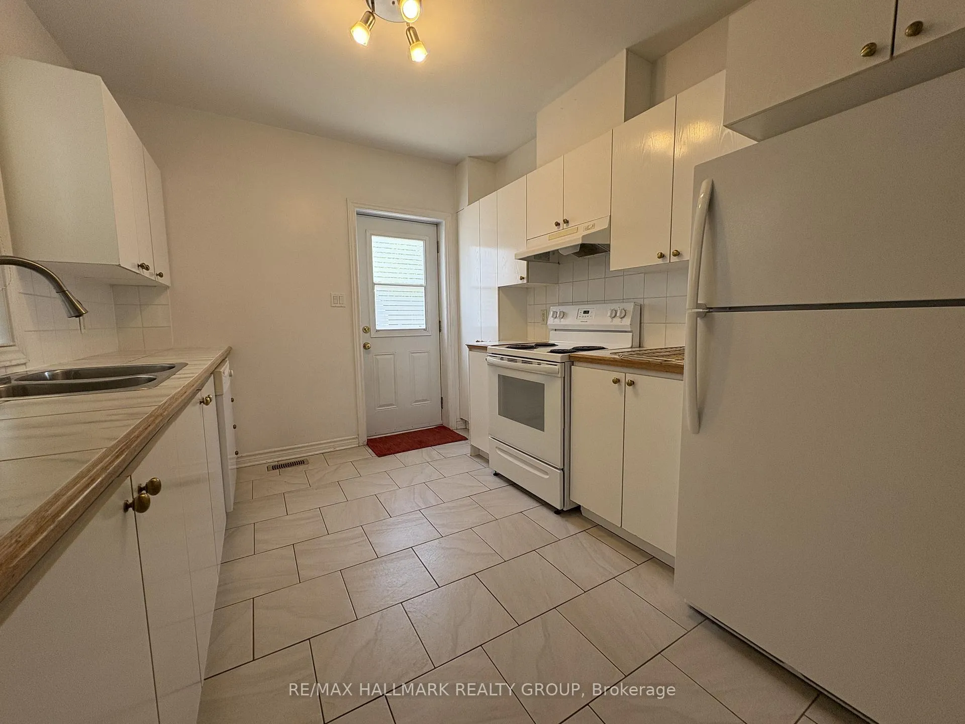 Photo 4 of 238 Cumberland Street, Ottawa, Lower Town/Byward Market — HOMEH