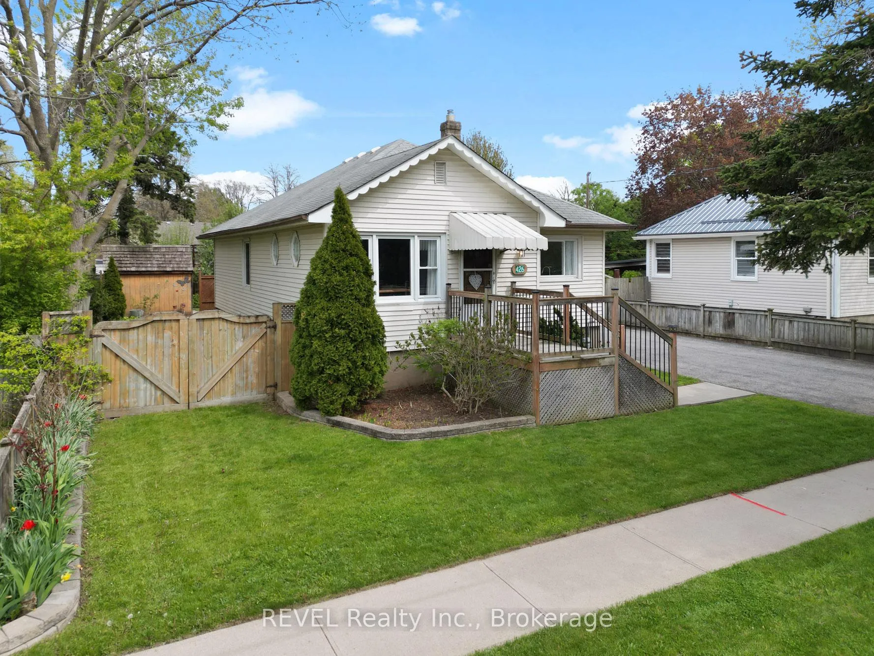 Photo 2 of 426 Geneva Street, St. Catharines, Vine/Linwell — HOMEH