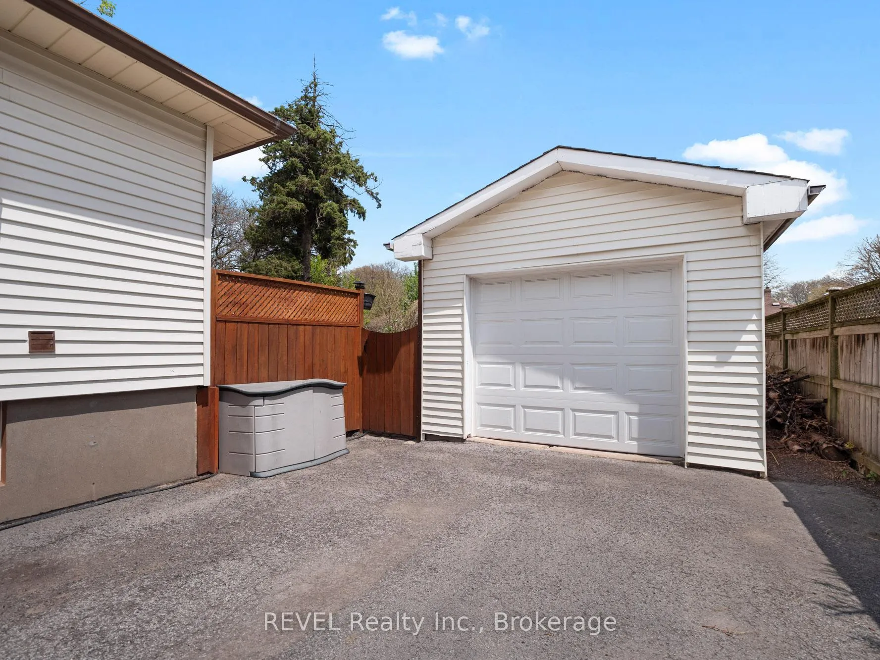 Photo 4 of 426 Geneva Street, St. Catharines, Vine/Linwell — HOMEH