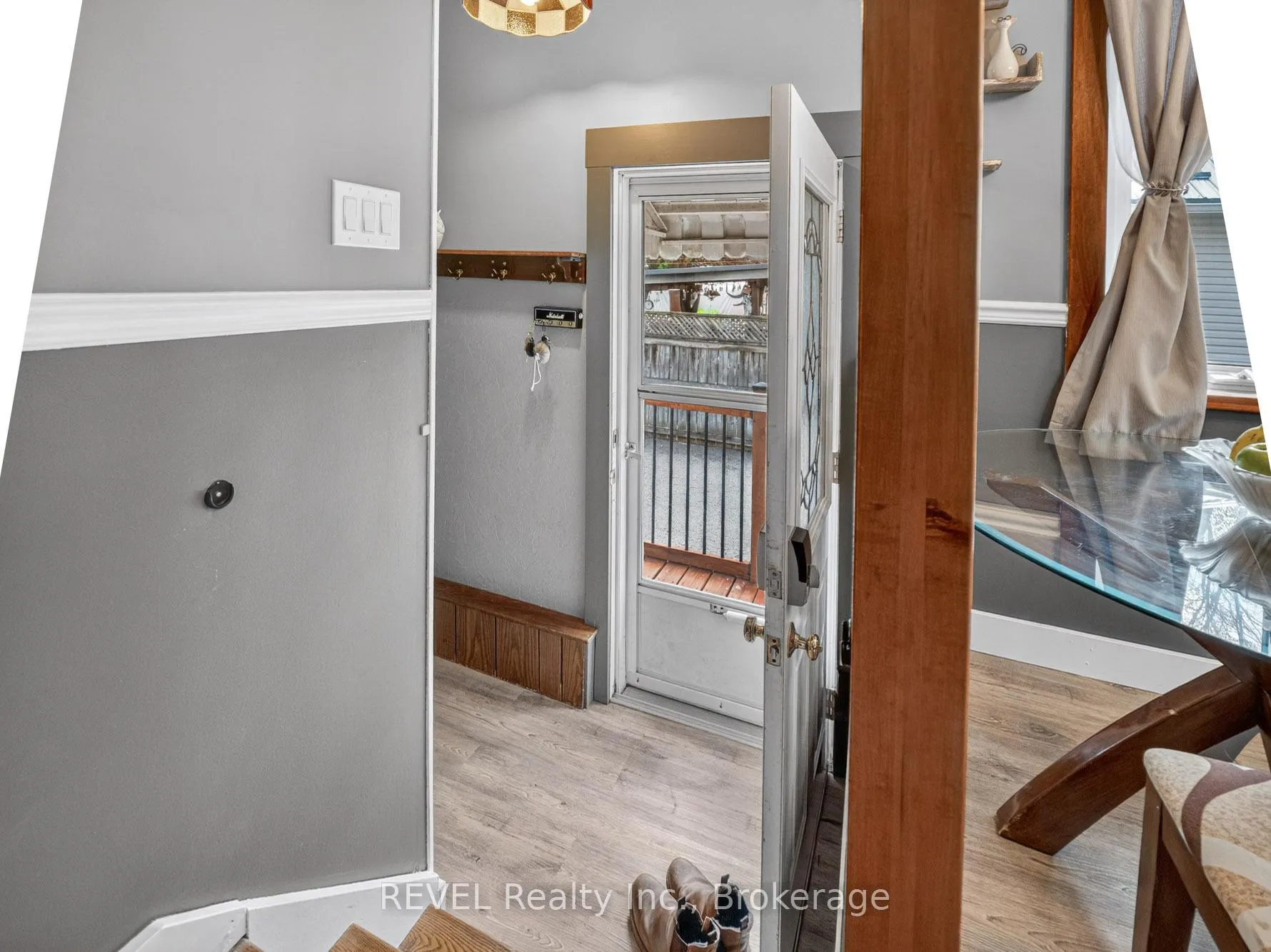 Photo 8 of 426 Geneva Street, St. Catharines, Vine/Linwell — HOMEH