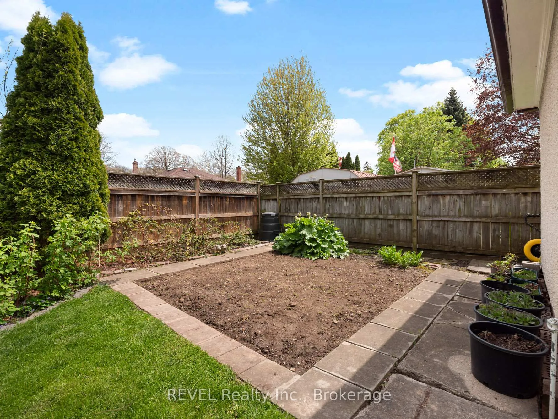Photo 32 of 426 Geneva Street, St. Catharines, Vine/Linwell — HOMEH