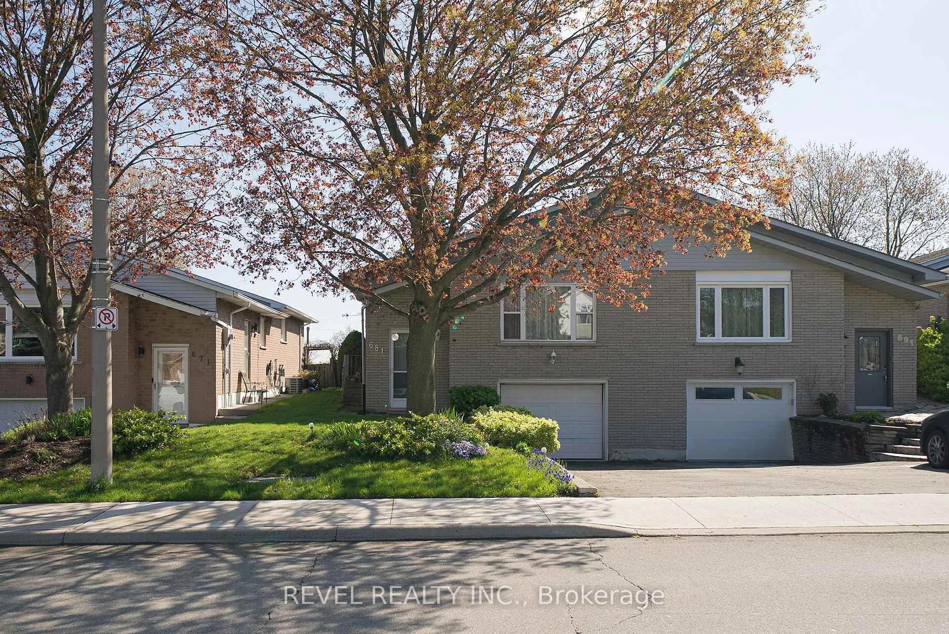 Photo 2 of 681 Upper Horning Road, Hamilton, Gurnett — HOMEH