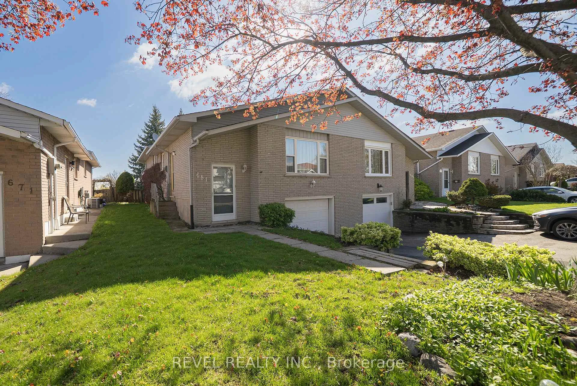 Photo 3 of 681 Upper Horning Road, Hamilton, Gurnett — HOMEH