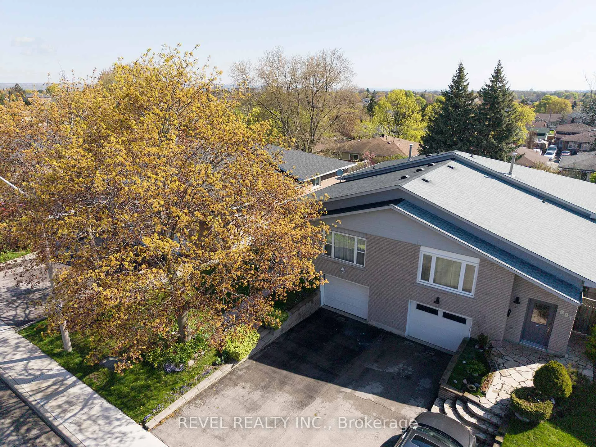 Photo 4 of 681 Upper Horning Road, Hamilton, Gurnett — HOMEH