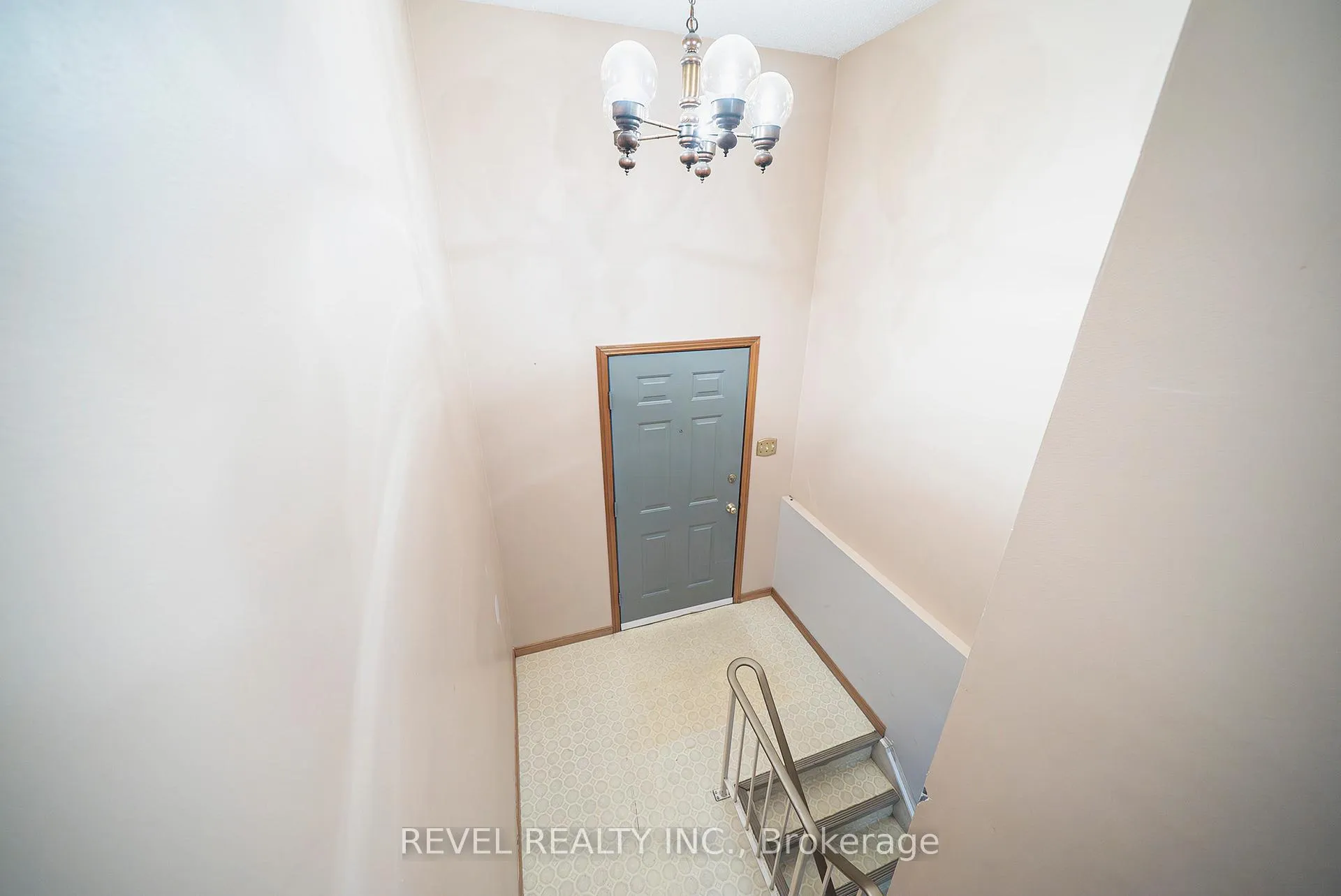 Photo 6 of 681 Upper Horning Road, Hamilton, Gurnett — HOMEH