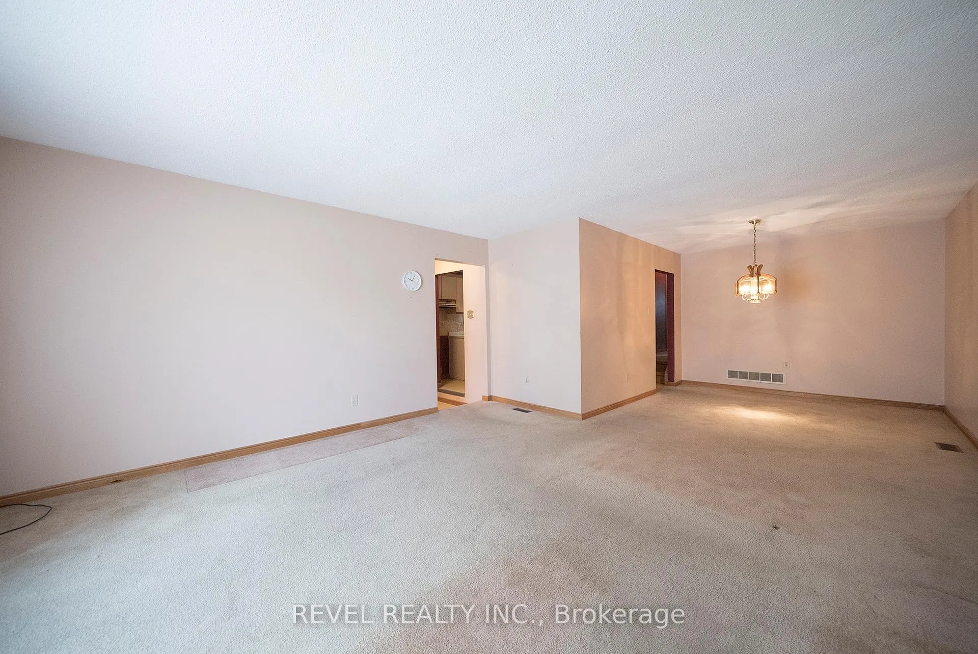 Photo 8 of 681 Upper Horning Road, Hamilton, Gurnett — HOMEH