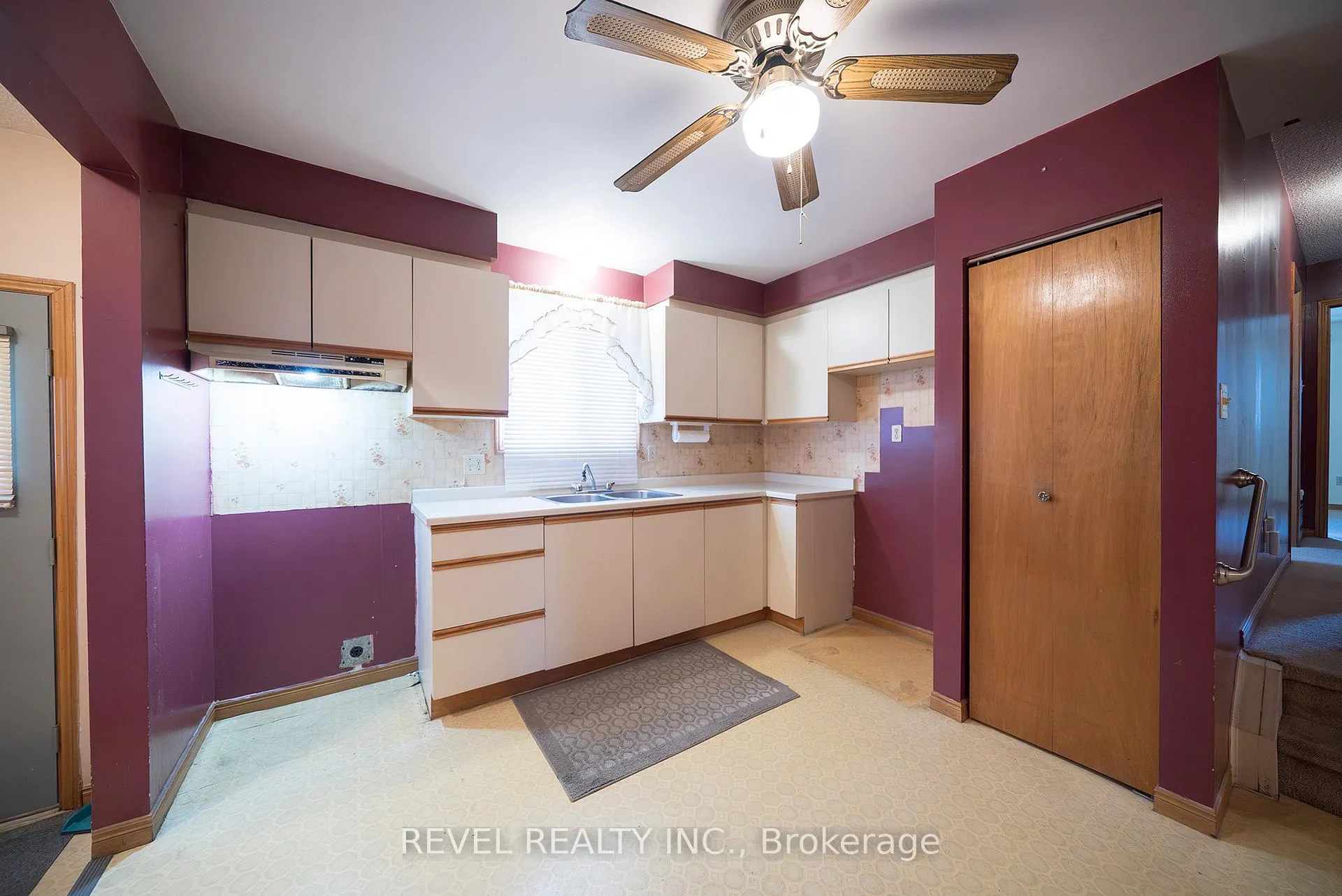 Photo 10 of 681 Upper Horning Road, Hamilton, Gurnett — HOMEH