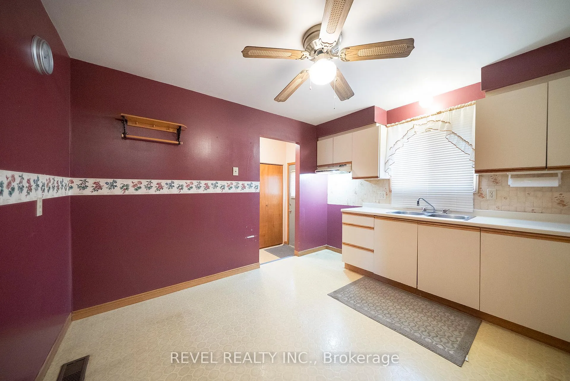 Photo 11 of 681 Upper Horning Road, Hamilton, Gurnett — HOMEH