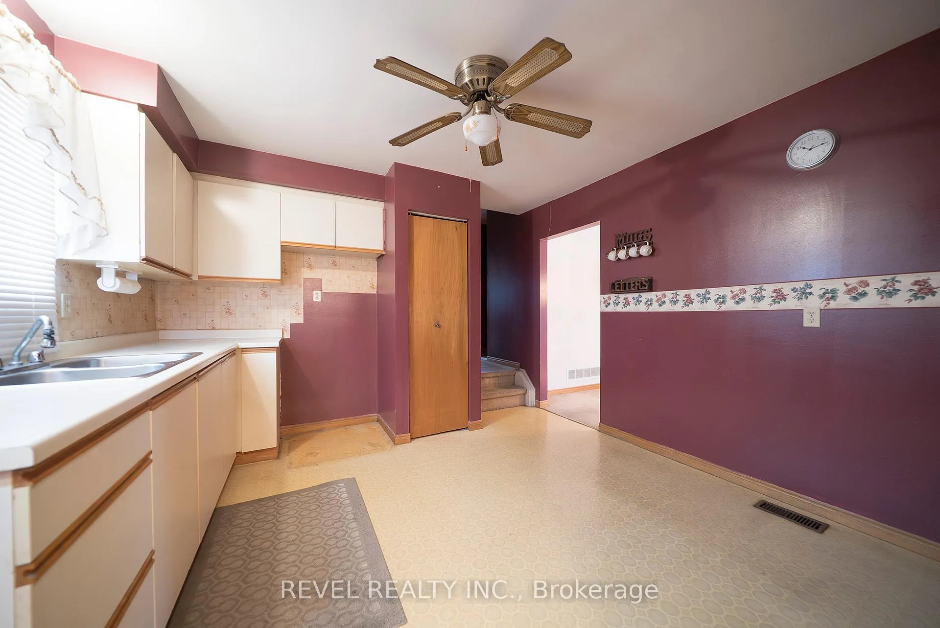 Photo 12 of 681 Upper Horning Road, Hamilton, Gurnett — HOMEH