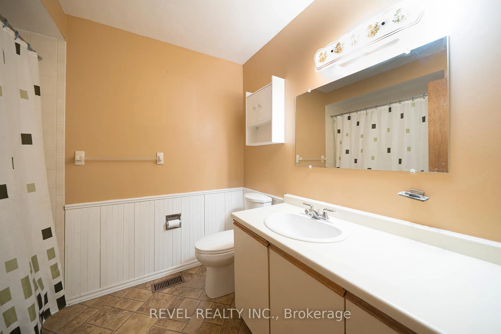 Photo 13 of 681 Upper Horning Road, Hamilton, Gurnett — HOMEH