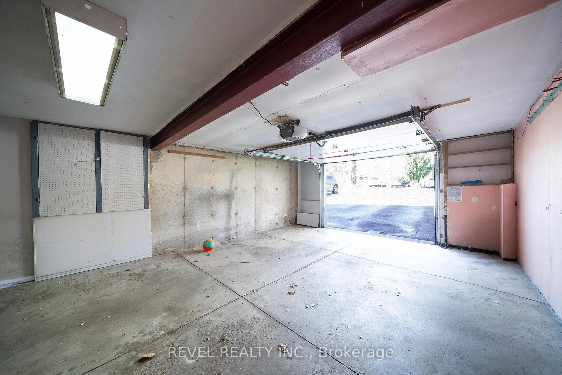 Photo 27 of 681 Upper Horning Road, Hamilton, Gurnett — HOMEH