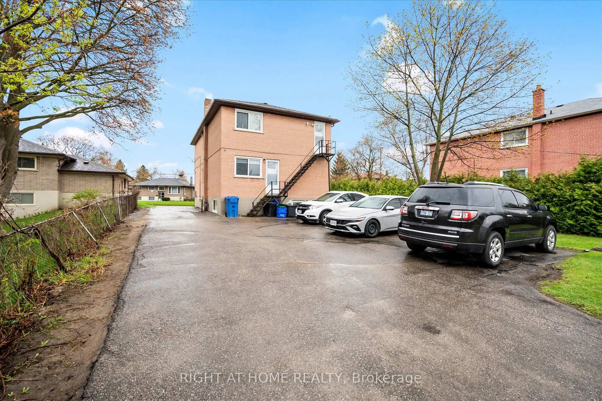 Photo 3 of 606 Lansdowne Drive, Oshawa, Eastdale — HOMEH
