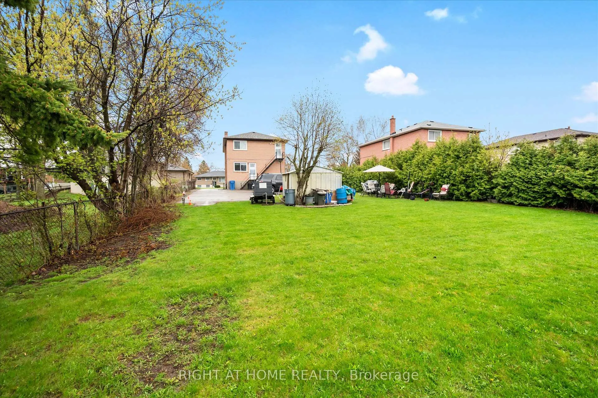 Photo 4 of 606 Lansdowne Drive, Oshawa, Eastdale — HOMEH