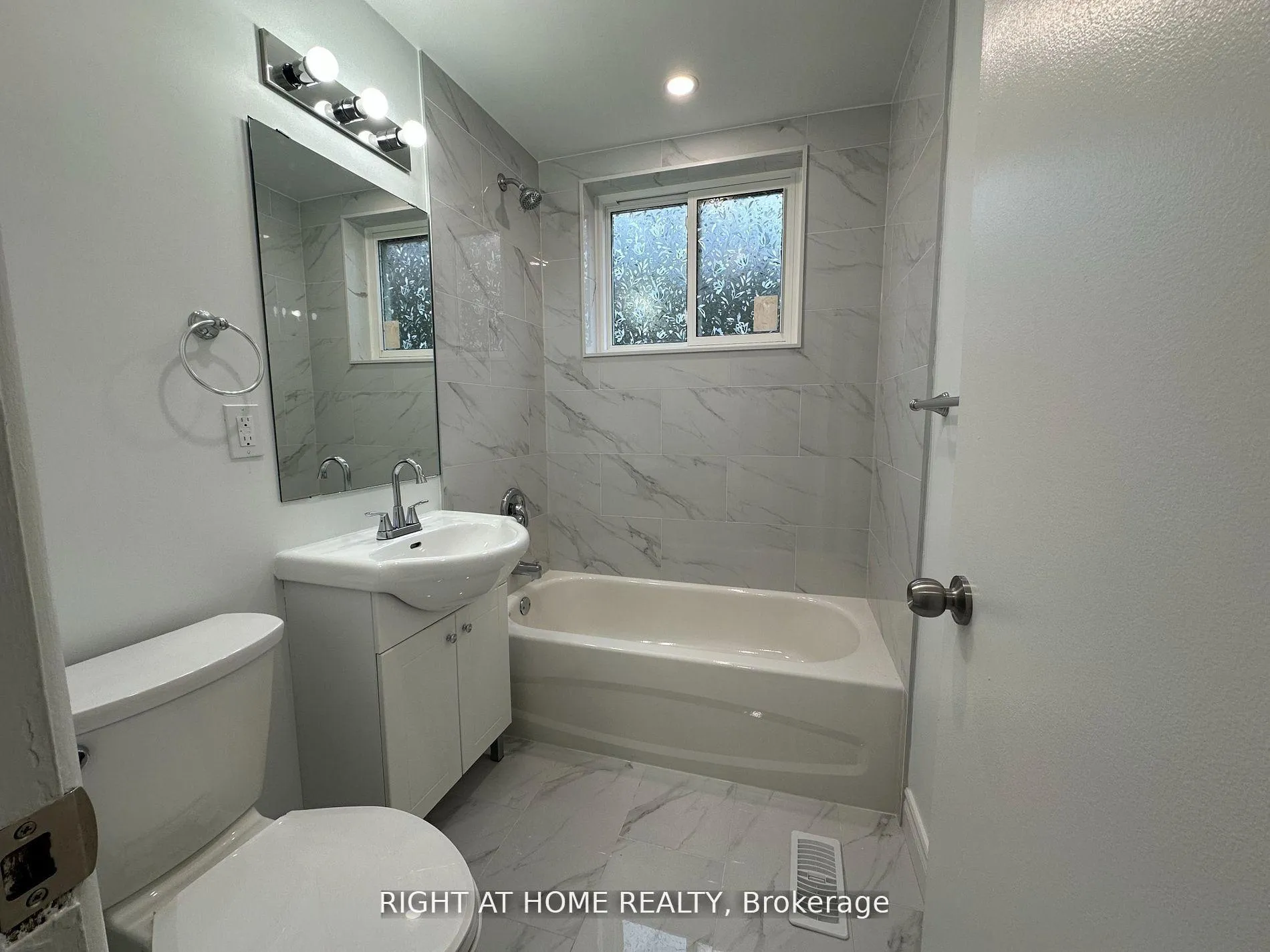 Photo 25 of 606 Lansdowne Drive, Oshawa, Eastdale — HOMEH