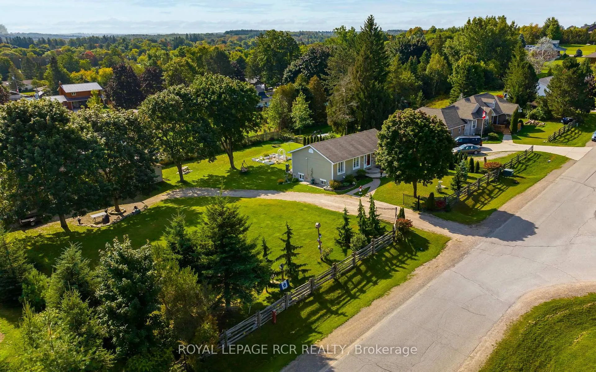 Photo 4 of 16 Barbour Drive, Erin, Rural Erin — HOMEH